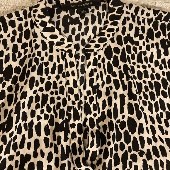 : : CYNTHIA STEEFE Cheetah Print Sleeveless Blouse : : - Picture 4 of 12